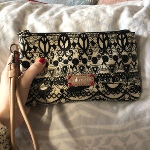 Sakroots charging purse/wallet